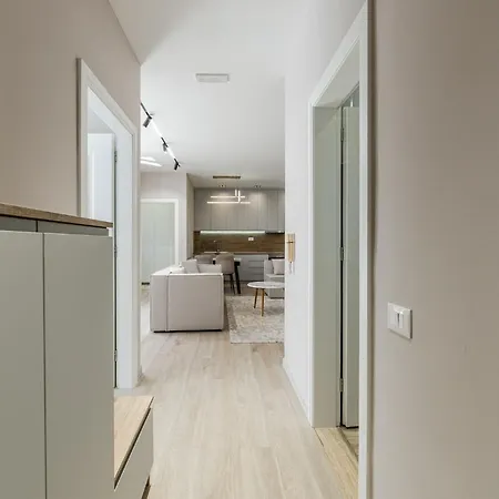 Apartment Sunny Luxurious By Pikhost