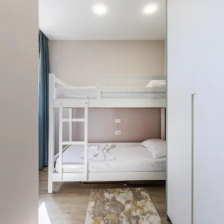 Sunny Luxurious By Pikhost