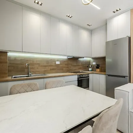 Sunny Luxurious By Pikhost Apartment