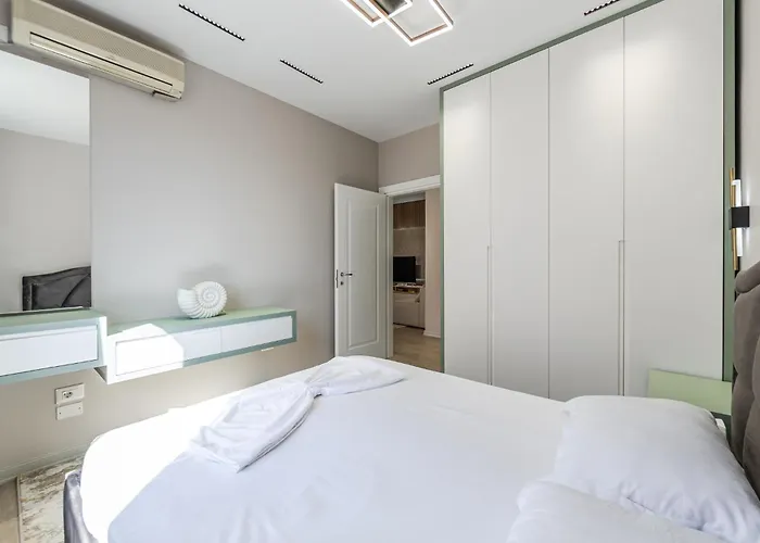 Sunny Luxurious By Pikhost * Durrës