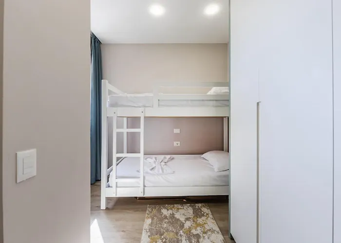 Sunny Luxurious By Pikhost