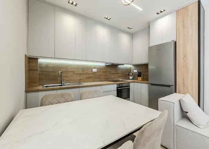 Sunny Luxurious By Pikhost Apartment